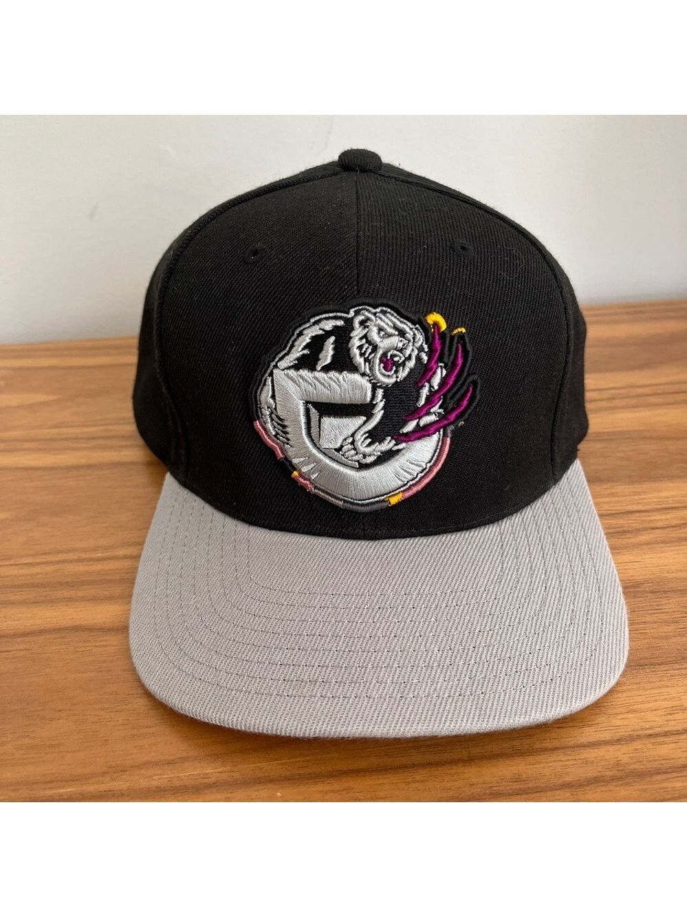 VANCOUVER GRIZZLIES Basketball Mitchell & Ness Snap Back Hat Sports Fan Retro